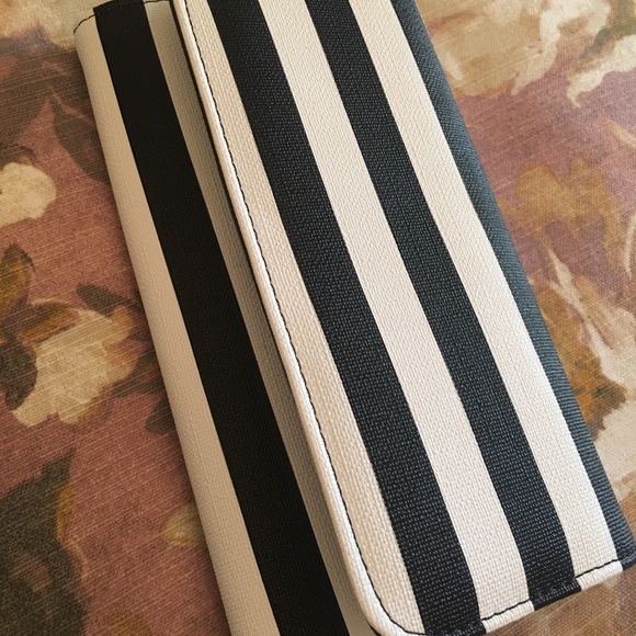 NWOT Kut from the Kloth Vegan Wallet - Picture 3 of 3